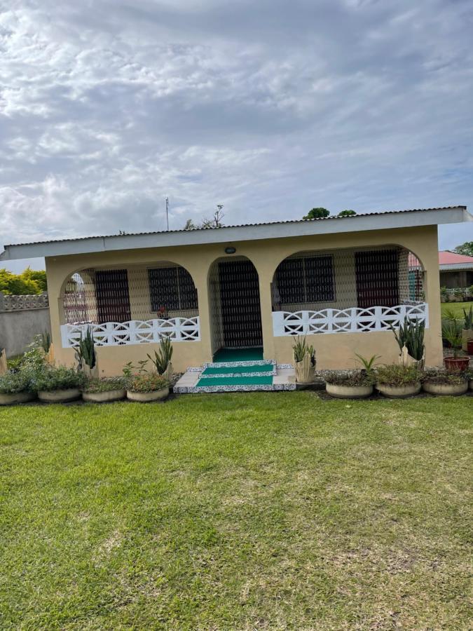 Janessa'S Dwellery Bed and Breakfast Port Vila Buitenkant foto
